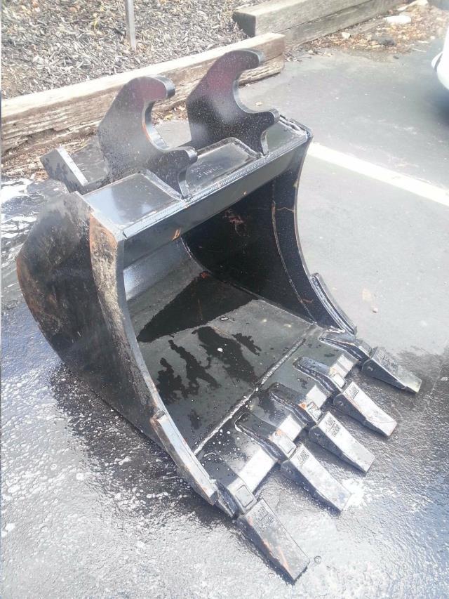 Where to rent MINI EXC JD50G BUCKET 24 in Phoenix AZ